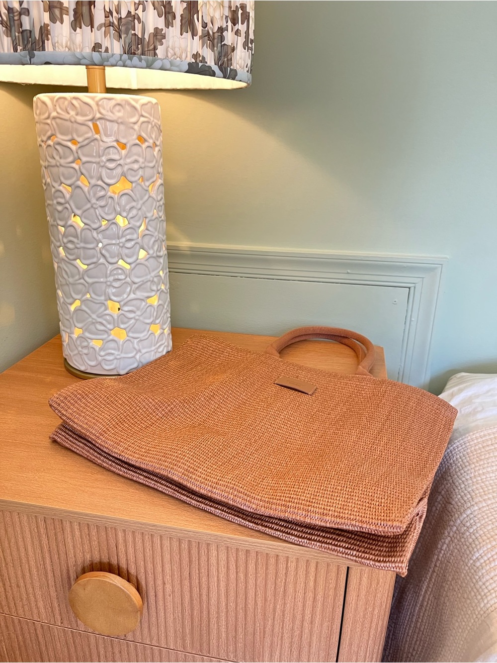 Burberry Large Woven Tote Bag in Light Brown - Picture 8 of 8